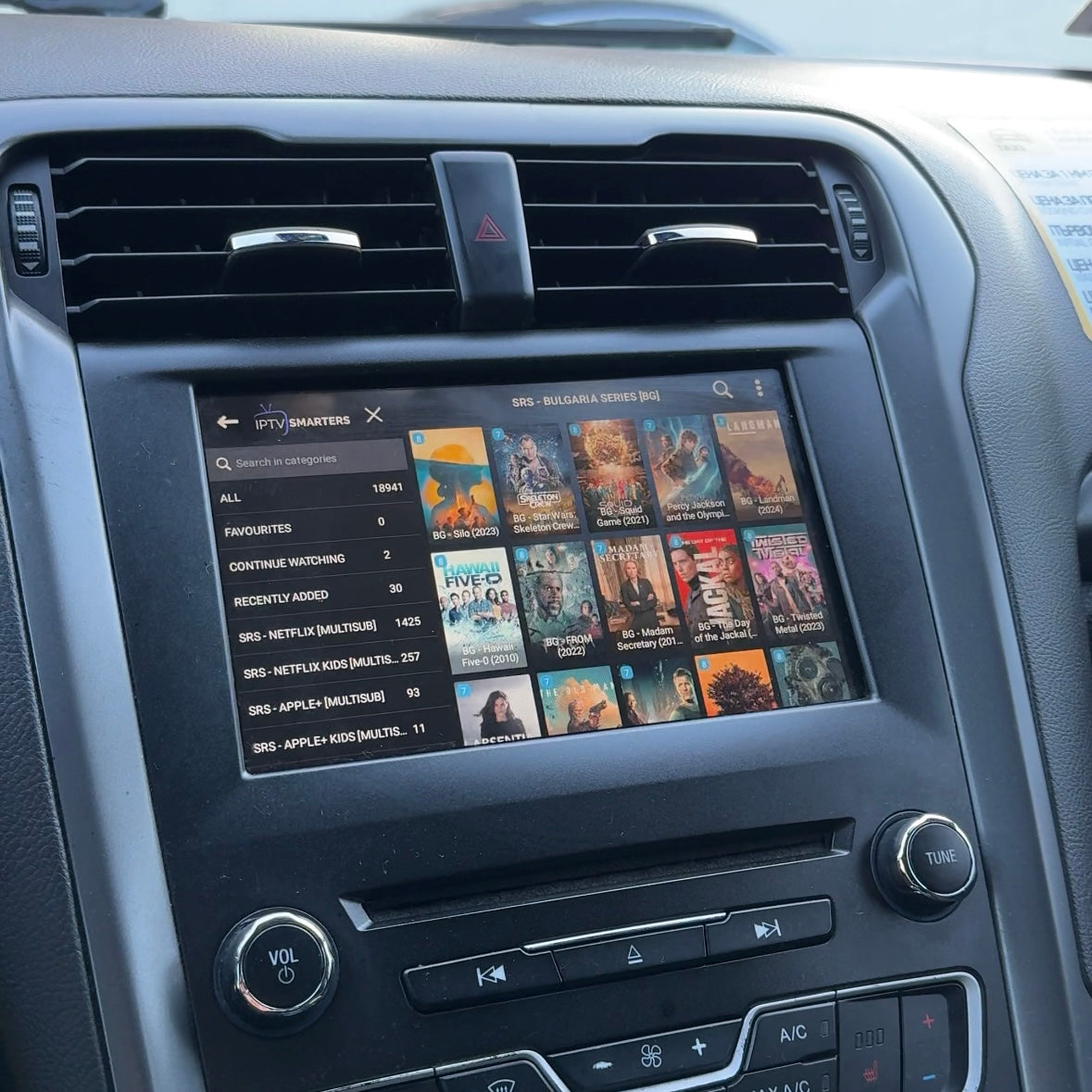 Film, TV e YouTube in auto, Adattatore Auto CarPlay e Android 5C1