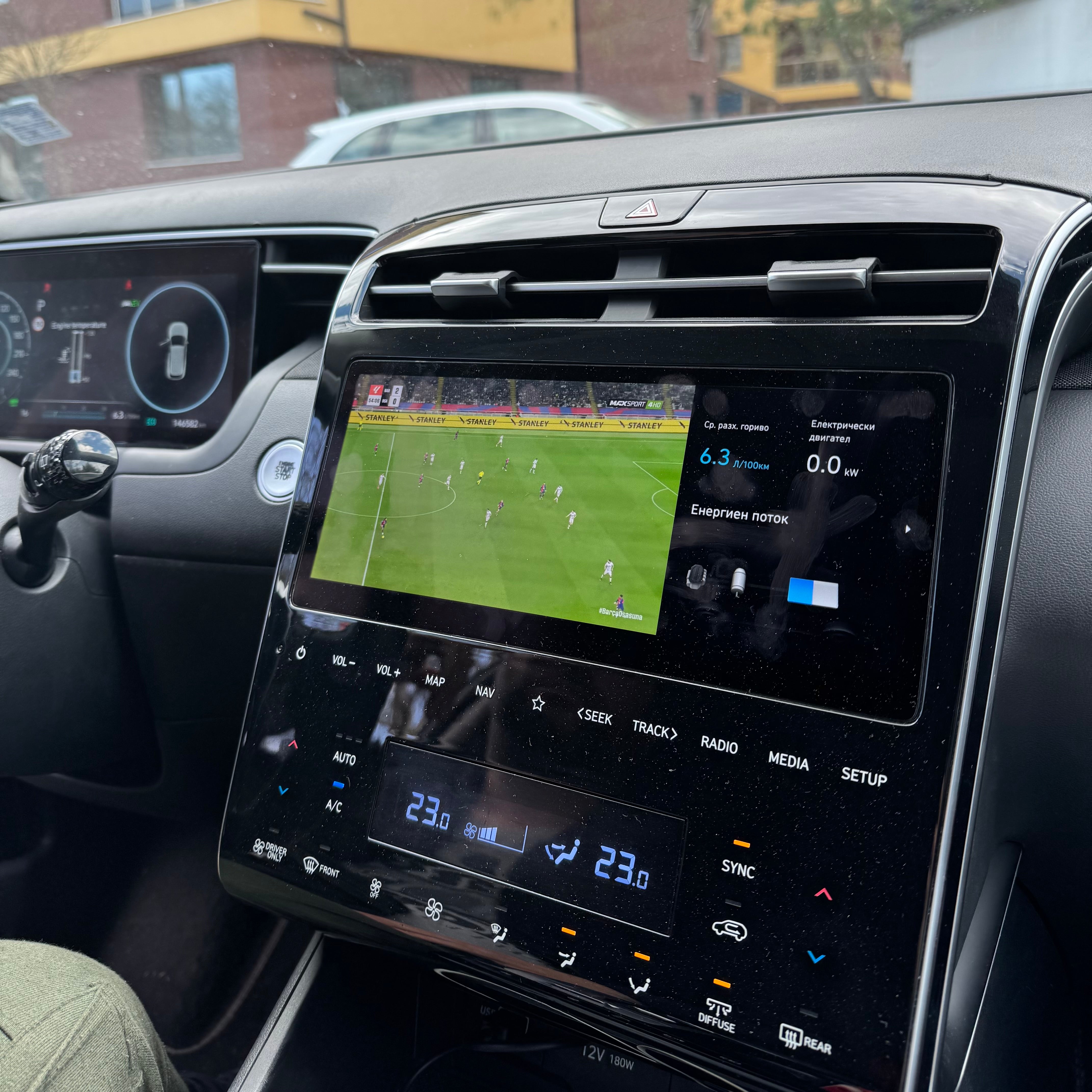 Film, TV e YouTube in auto, Adattatore Auto CarPlay e Android 5C1
