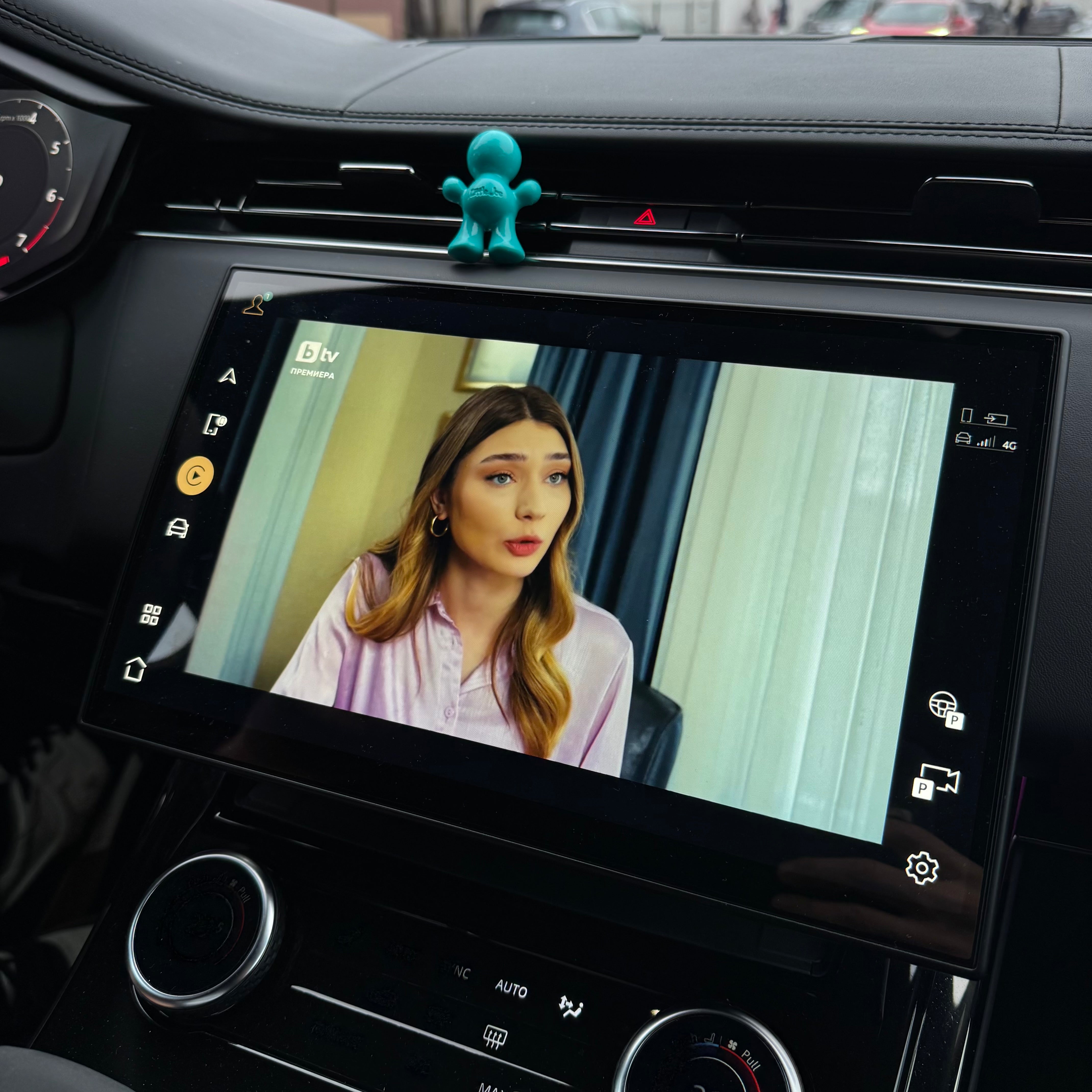 Movies, TV and YouTube in the Car, 5 in 1 CarPlay and Android Auto Adapter